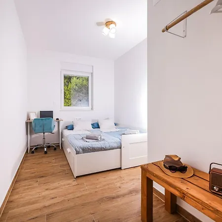 Lägenhet Ela By Interhome Turanj